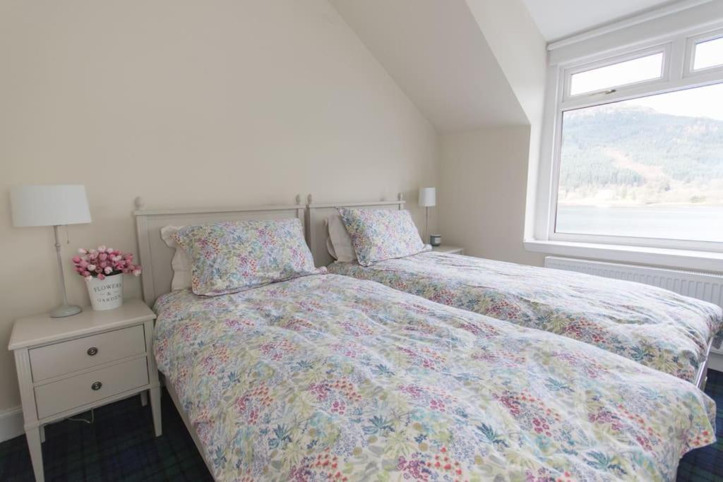 Rossmay House - 4 Bedroom Scottish Villa With Waterfront / Mountain Views Arrochar Exterior foto