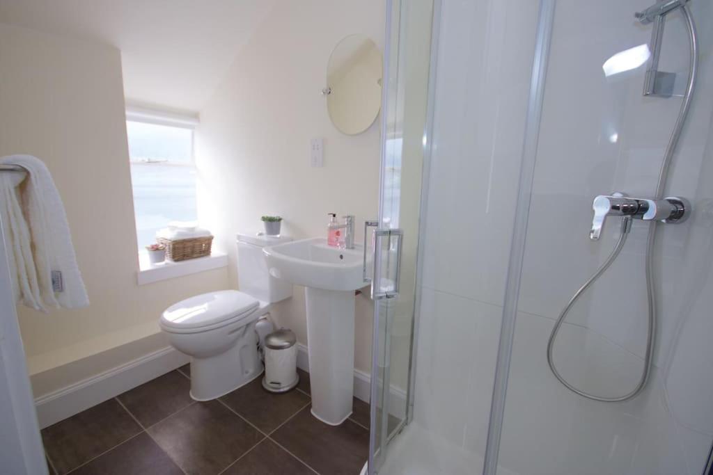 Rossmay House - 4 Bedroom Scottish Villa With Waterfront / Mountain Views Arrochar Exterior foto